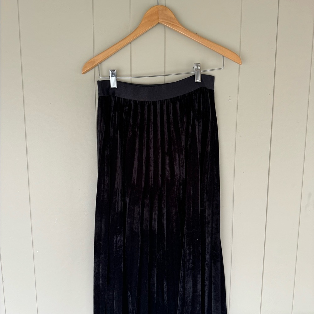 Max Studio Black Velvet Pleated Maxi Skirt